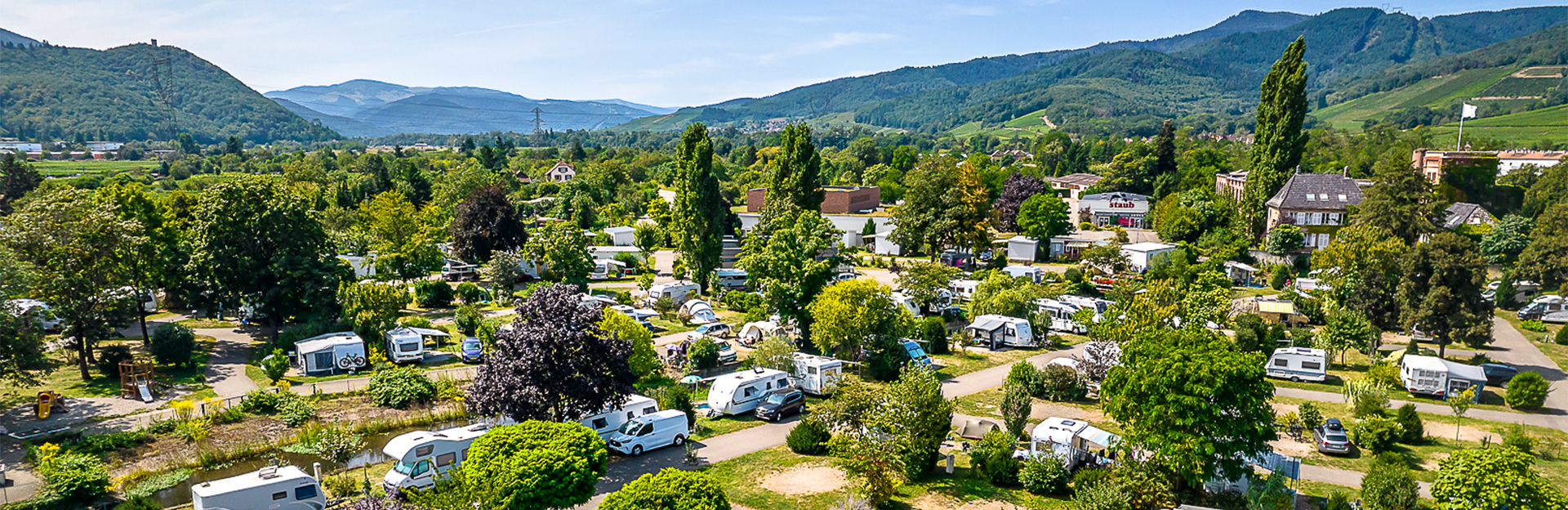 Les emplacements camping près de Colmar, du camping le Médiéval dans le Haut-Rhin à Turckheim