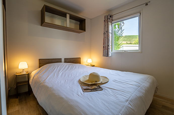 Veilleur mobile home rental in Haut-Rhin at the Médiéval campsite in Alsace: bedroom with 1 double bed