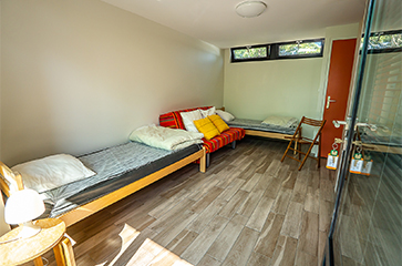 Bright room with access to an outdoor space facing South-West, of the Room StopEtape Obschel accommodation, of the Médiéval campsite labelled cycling home in Alsace